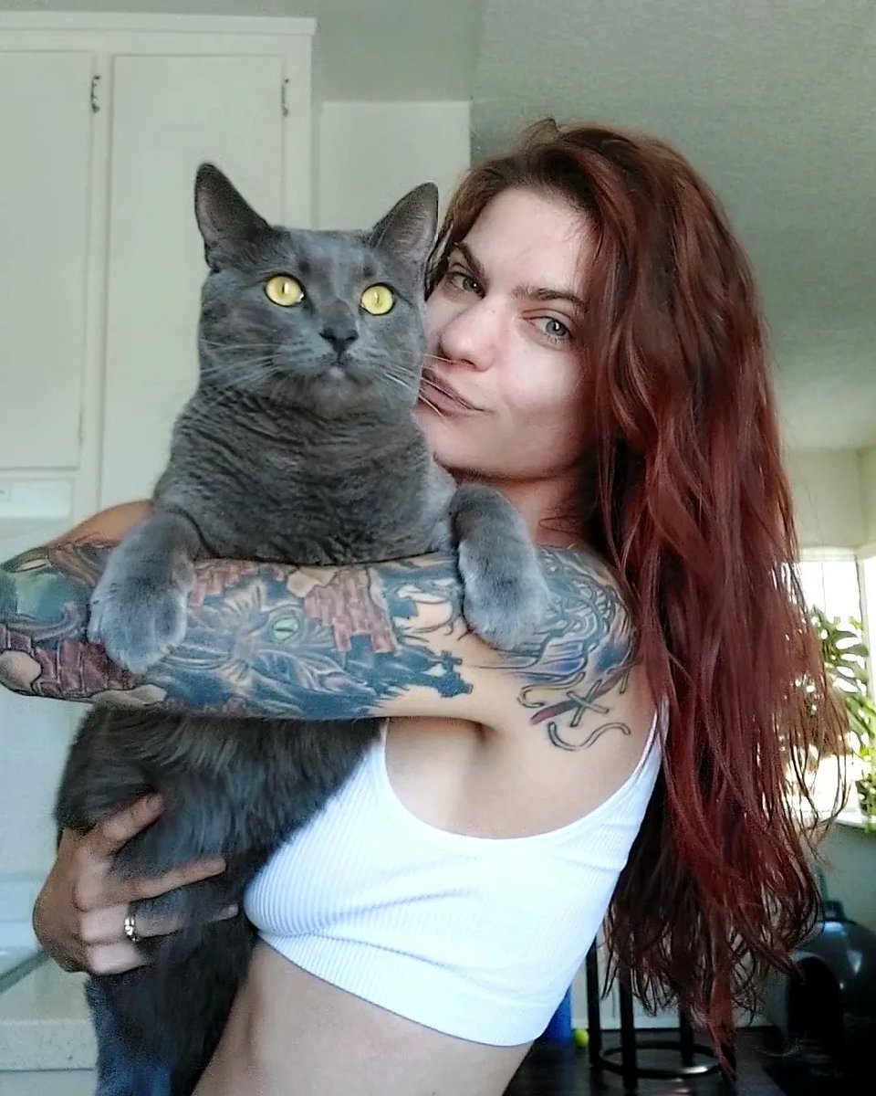 Happy #Caturday 💙 New IG Handle @thescarletvice 💋 Come find me!
•
#HappyCaturday #ScarletVice #thescarletvice #redhead #tattooedwomen #inkedwomen #girlswithink #girlswithtattoos #Saturday #SaturdayVibes #prettykitty #herekittykitty