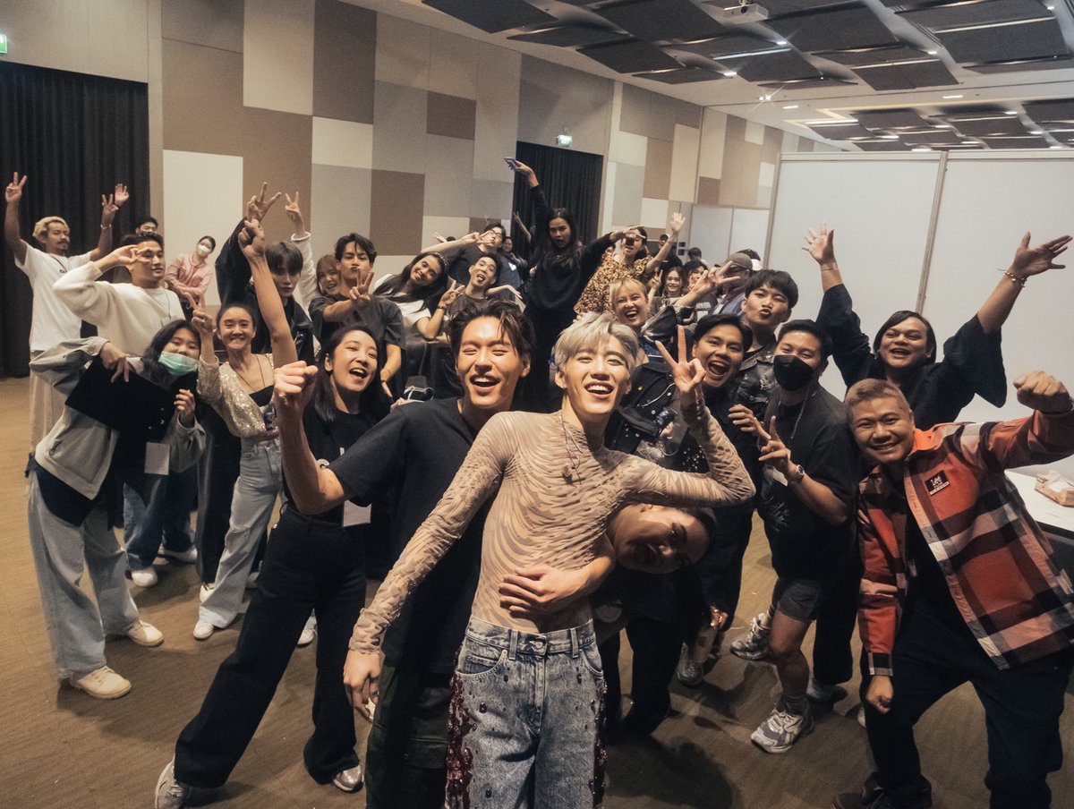ppppppp31800131's tweet photo. บกพพ รูปนี้ก็คือว่าก็ว่าเถอะฟีลรูปนี้ถ้าไม่บอกว่าแฟนมีต นี่นึกว่าแคปชั่นรูปต้องเป็น He said Yes !!! อ่ะเอาจริง 55555555555555 https://t.co/qMy8sPkbmE