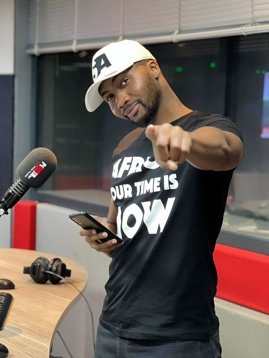 AB_Broadcaster's tweet image. Good evening mei chomi! 😁 We're back! 🕺🏾 Let's rock! 🔥

6-10PM on @Powerfm987 📻🎶 

#POWERWeekend