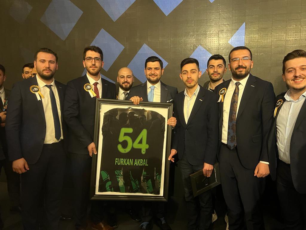 gmsakarya's tweet photo. Genç MÜSİAD 15.Genel Kurul’una Başkanımız Melih Atasoy, YK Üyelerimiz ve Üyelerimiz, önceki dönem Bşk. Enes Boz katılım sağladı. 

Yeni dönem Başkanımız @CahitErtemel ve ekibini tebrik eder, yapmış olduğu değerli hizmetler için @FurkanAkbal başkanımıza ve ekibine teşekkür ederiz. https://t.co/KuFAAEa2k0