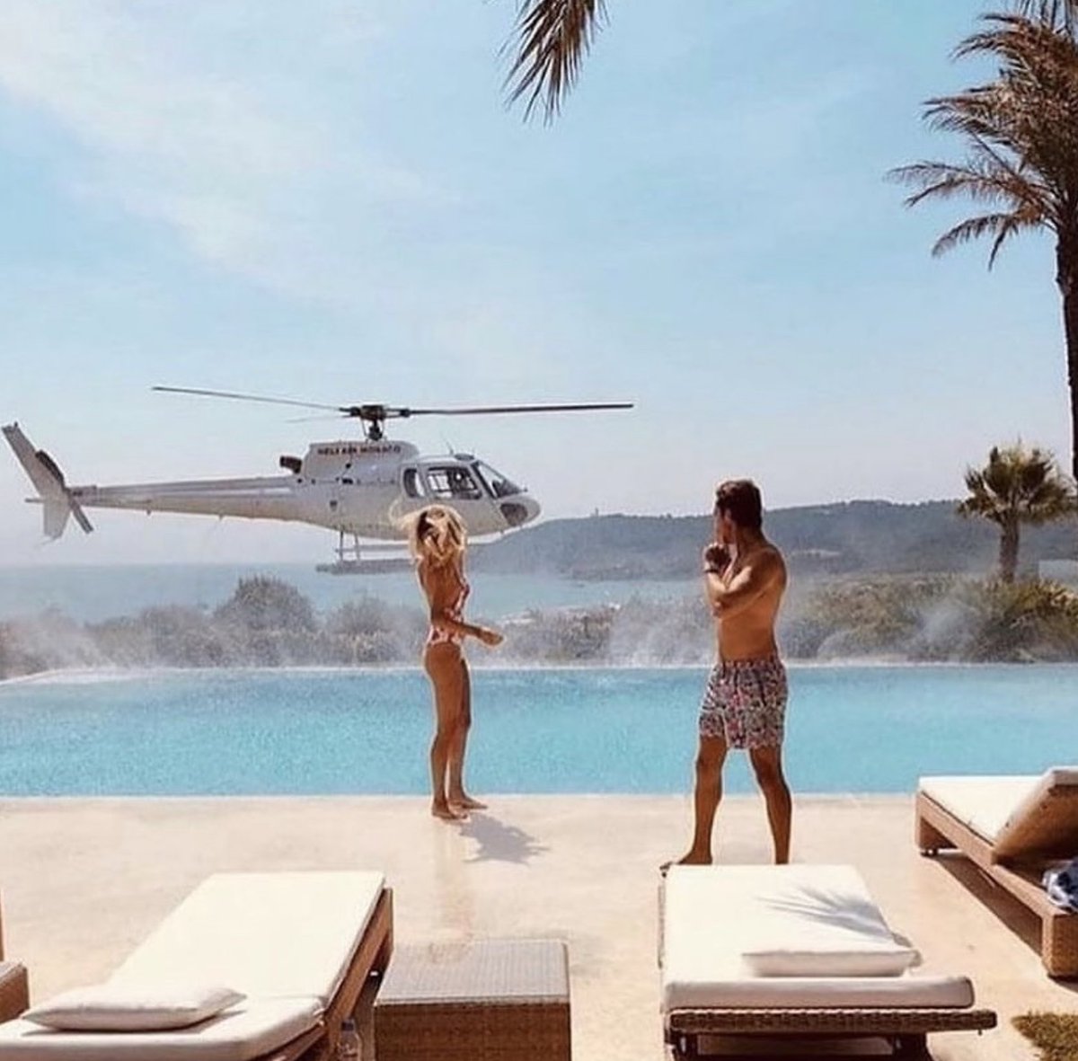 OldCashStoic's tweet photo. How to get ppl to buy you assets.

1- Buy property (asset) list it on Airbnb

2- People stay in Airbnb &amp; give you money (income)

3- Take Income &amp; buy stocks (assets) that pays you dividends (income)

Dividends (income) buys u more stocks (assets) that pay u dividends (income). https://t.co/pRvhM1FSth