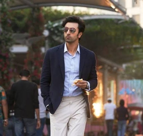 Iam_Stuck's tweet photo. The biggest USP of #TuJhoothiMainMakkaar movie is #RanbirKapoor 's charisma. He impresses with good comic timing, spot on in emotional scenes, flawless dance moves &amp; his romantic side makes him likeable actor on big screen specially among metro audiences! https://t.co/vNEWtmWcBb