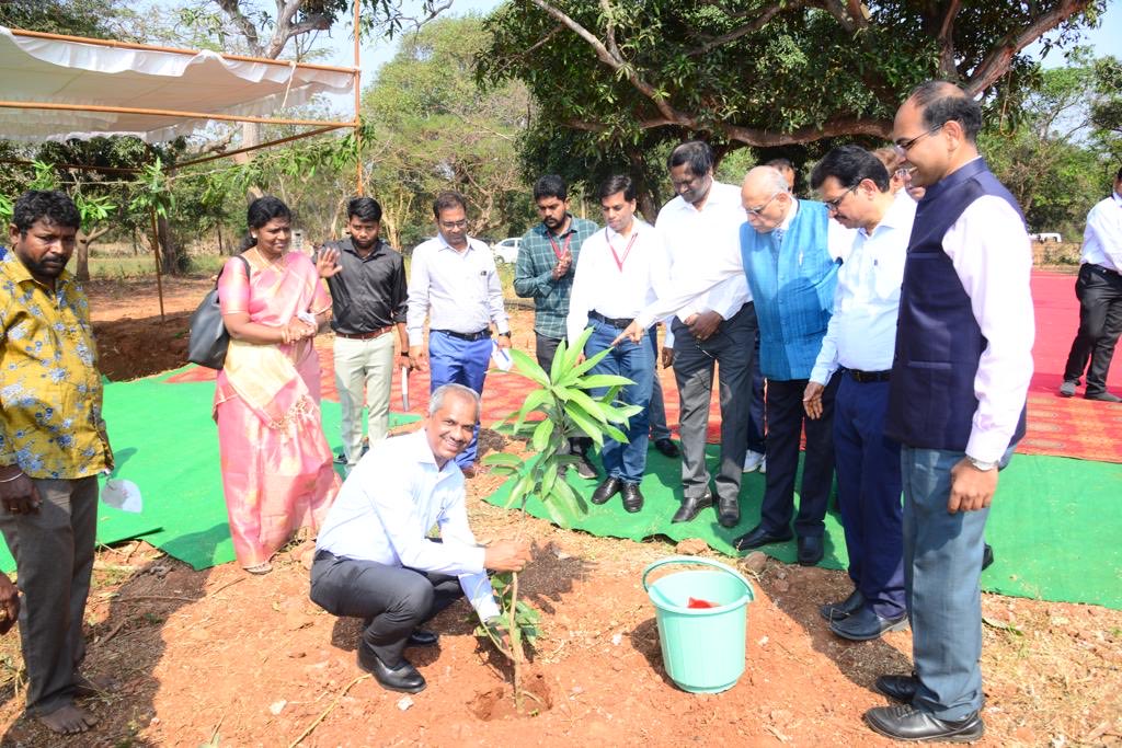 Ravi_MoES's tweet photo. Foundation stone (Bhoomi Pooja) function of Research and Training centre facility of ⁦@CentreCoastal⁩ and ⁦@Indiametdept⁩ at Dolphin’s nose, Visakhapatnam https://t.co/BYjW4aBuYf