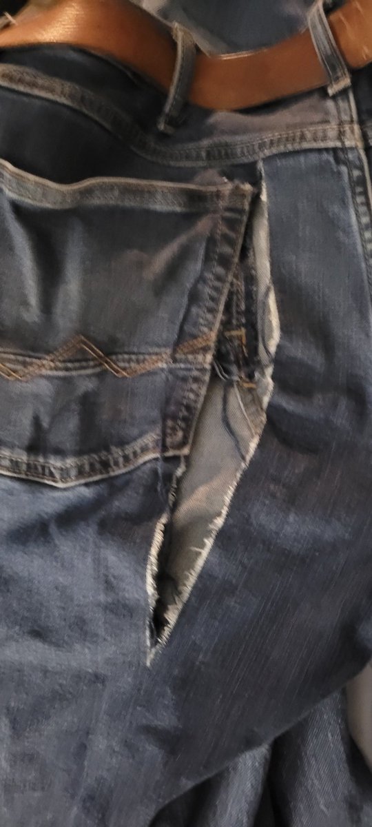 MrTC1978's tweet image. @Wrangler used to be rugged and long-lasting. Now they won&apos;t last 2 months #cheapjeans #getwhatyoupayfor