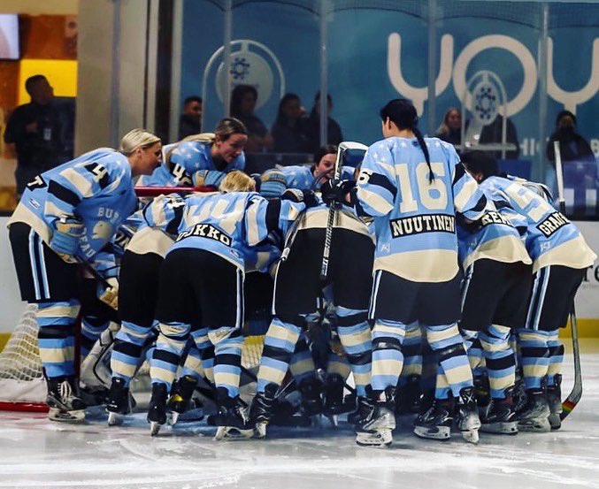 Last game of the season with my favorite girlies 💙