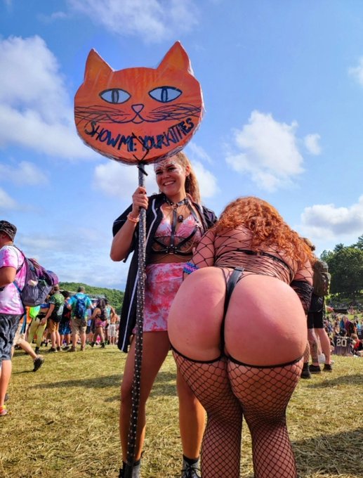 Shows me ur kitties 💦💦💦 https://t.co/Jgss01wJMm