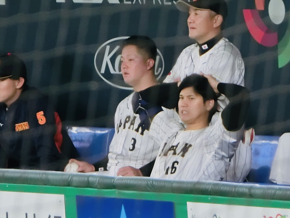 deersim88's tweet photo. 本日の朗希と朗希のデッドボールをみた大谷くん https://t.co/QS654WeKjr