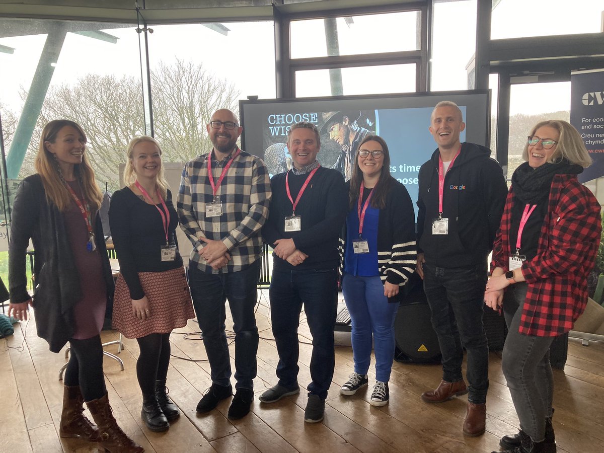 paulstepczak's tweet photo. At @UWCAtlantic with @UWCALighthouse, delivering a #HackOfKindness with @martin_downes, @cadi_cliff of @DC_Wales, @casey_cwmpas of @CCLHCymru and @digital_darryl of @GoogleUK https://t.co/0yuJPi7ogB