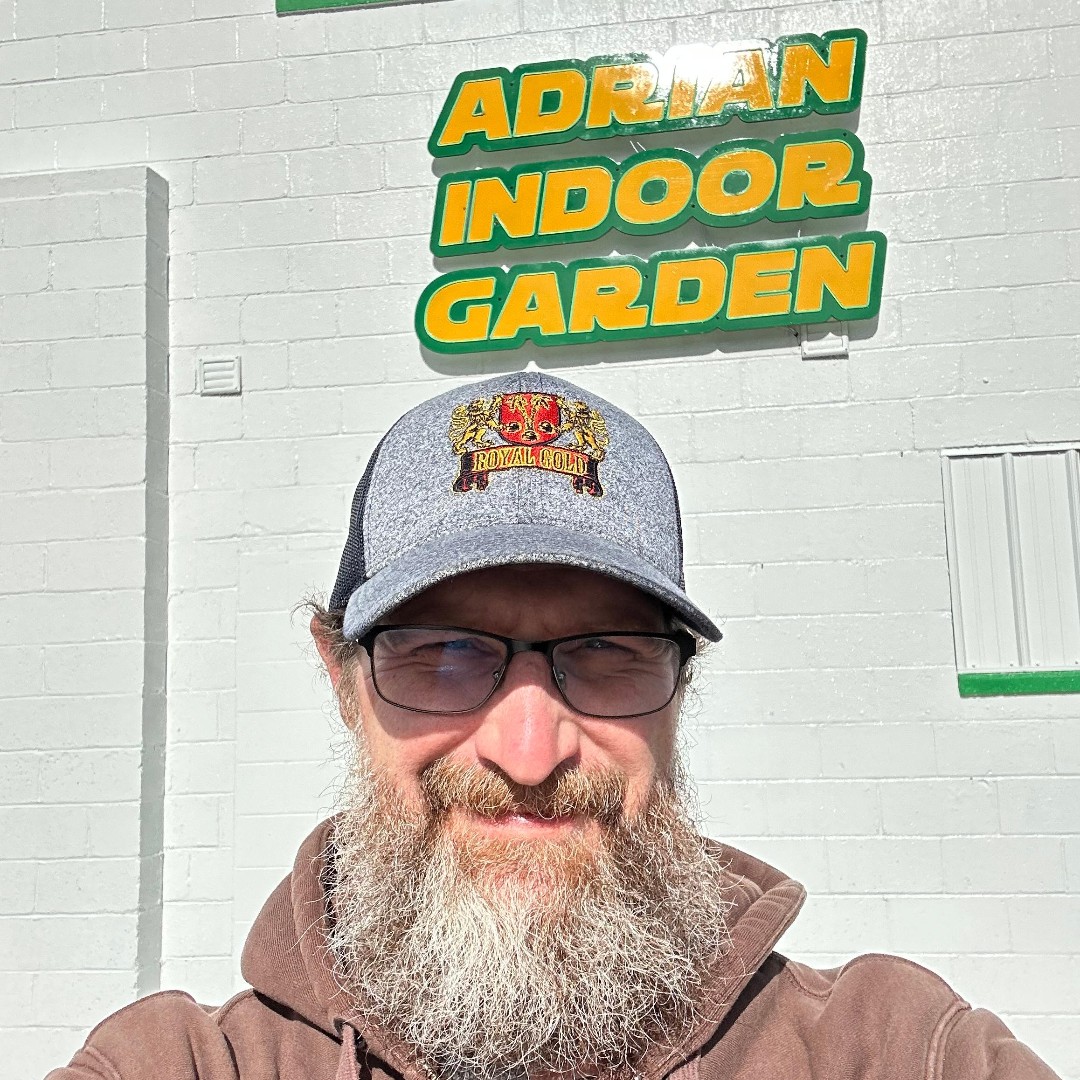 Support your local garden and hydro stores!
.
@royalgoldadrian @royalgoldmaxwell @indoorsunhydro @adrian_indoor_garden @botani_hydro
.
.
.
#shoplocal #hydrostore #gardenstore #royalgoldsoil #gardenerslife #growerslife #soillesscultivation