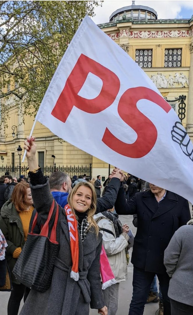Céline Hervieu (@celine_hervieu) on Twitter photo Très fière de poursuivre au sein d’une équipe renouvelée de porte-paroles pour le <a href="/partisocialiste/">Parti socialiste</a> et en tant Secrétaire Nationale à la Petite Enfance 🙏🏼🌹
Le combat continue sur les retraites contre cette réforme injuste que le gouvernement cherche à nous imposer ! ✊🏼 Très fière de poursuivre au sein d’une équipe renouvelée de porte-paroles pour le <a href="/partisocialiste/">Parti socialiste</a> et en tant Secrétaire Nationale à la Petite Enfance 🙏🏼🌹
Le combat continue sur les retraites contre cette réforme injuste que le gouvernement cherche à nous imposer ! ✊🏼
