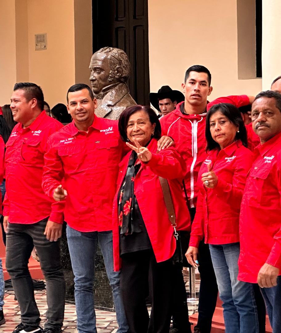 #TrabajoYProgresoPorGuárico En GUÁRICO estamos con CHÁVEZ! Desde el cuartel de la Montaña. <a href="/josemvasquez/">José Vásquez</a>