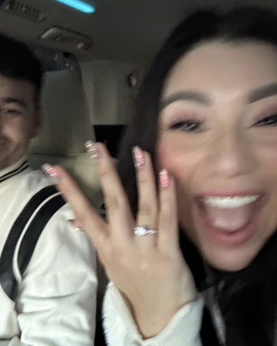 chartatonix's tweet photo. 💍 @kirstin and @benhausdo are officially engaged. ❤️ https://t.co/MFO6Gtto2h