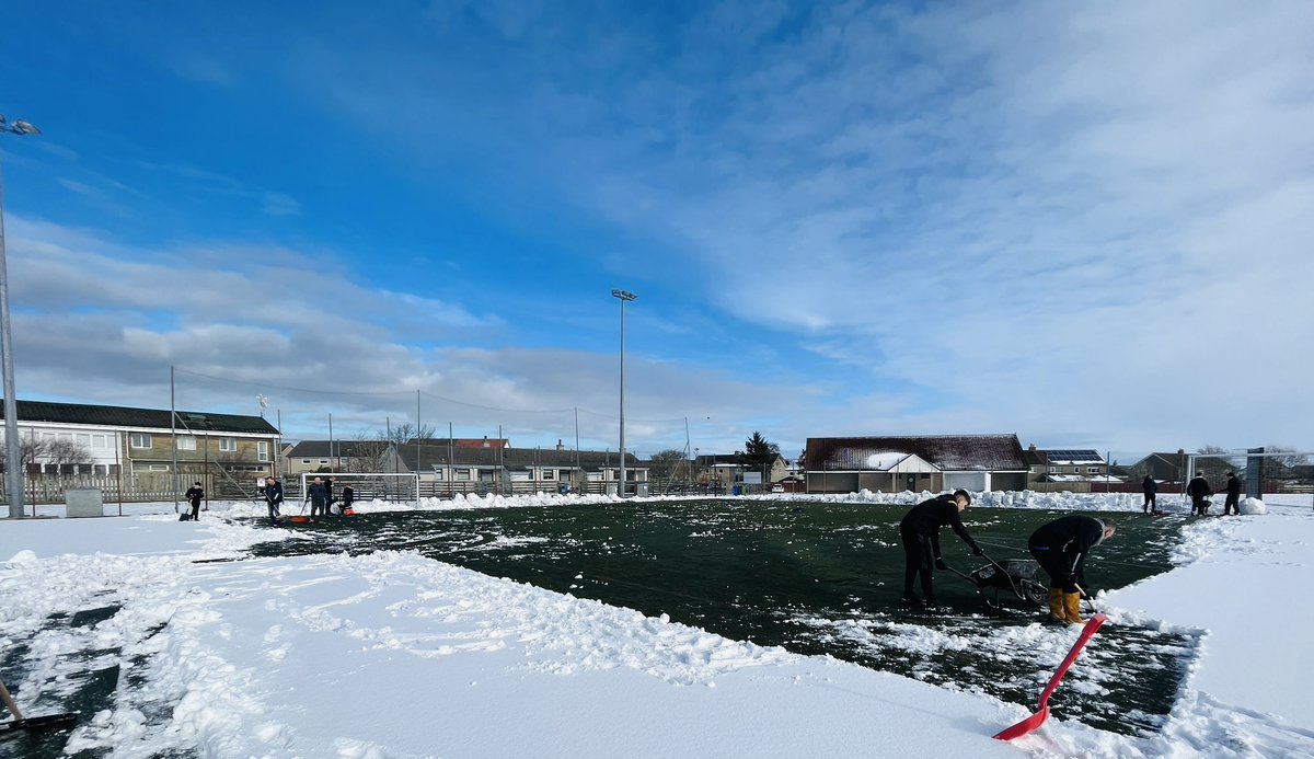 Hats off to the hardy bunch who grafted for >3hrs today to shift snow from a section of the pitch, at Naver!! That will now allow some limited training on it in the coming days - if no more snowfall! 🤞🏼😁
A big thanks to those who helped. 💪🏼👏🏼
#SnowClearing 
#ForTheLoveOfFootball