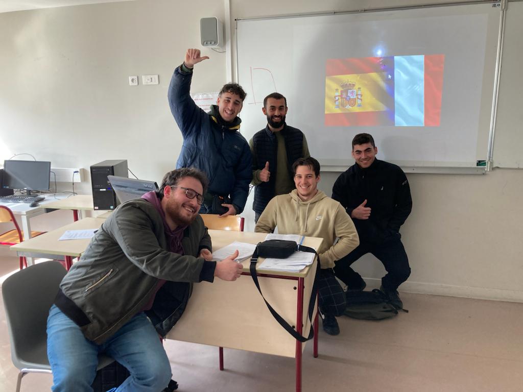 fpcatarroja's tweet photo. 🟢Alumnado #GS Renovables #FPCatarroja está en Montpellier🇫🇷 Visita @lijmermoz y @lyceeldv
🟢Alumnado 🇫🇷 realiza prácticas en Valencia: @Bioparc @NovofrioSL y Layre Climatización. Acción conjunta IES Rascanya-Antonio Cañuelo
#INSMAplus_20 #difonerasmusfp @sepiegob @EUErasmusPlus https://t.co/CAaI3eqMMO