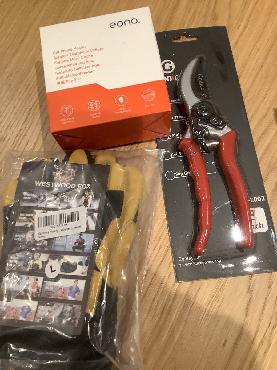 Thecosmoqueen's tweet photo. @BBCNews My Apple Watch turned out to be a pair of secateurs, gardening gloves and car phone holder. It took way too long to get an Amazon refund. https://t.co/c39ZR2jW8t
