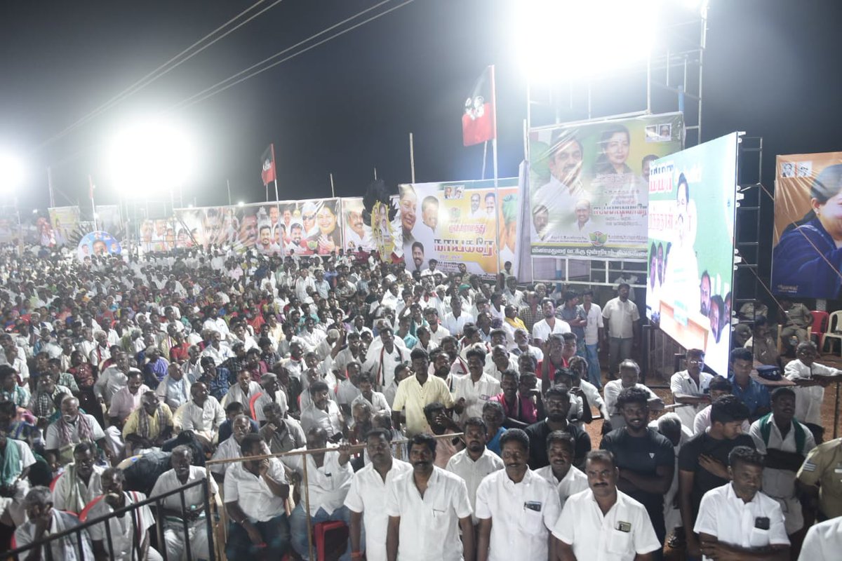 AIADMKOfficial's tweet photo. மாண்புமிகு "இதயதெய்வம் புரட்சித்தலைவி அம்மா" அவர்களின் 75-ஆவது பிறந்தநாளை முன்னிட்டு, மாண்புமிகு கழக இடைக்காலப் பொதுச்செயலாளர் திரு. @EPSTamilNadu அவர்கள், சிவகங்கையில் மாபெரும் பொதுக்கூட்டத்திற்கு தலைமையேற்று உரையாற்றினார். 1(2)
#Amma75 https://t.co/yMizcBvW3b