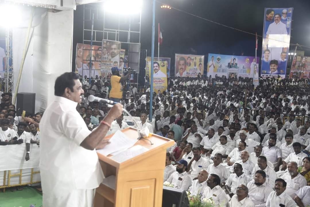 KRPrabu8's tweet photo. மாண்புமிகு "இதயதெய்வம் புரட்சித்தலைவி அம்மா" அவர்களின் 75-ஆவது பிறந்தநாளை முன்னிட்டு, மாண்புமிகு கழக இடைக்காலப் பொதுச்செயலாளர் திரு. Edappadi K. Palaniswami அவர்கள், சிவகங்கையில் மாபெரும் பொதுக்கூட்டத்திற்கு தலைமையேற்று உரையாற்றினார்.
#AIADMK #amma75 Aiadmk Sivagangai https://t.co/VvmLEGjBdj