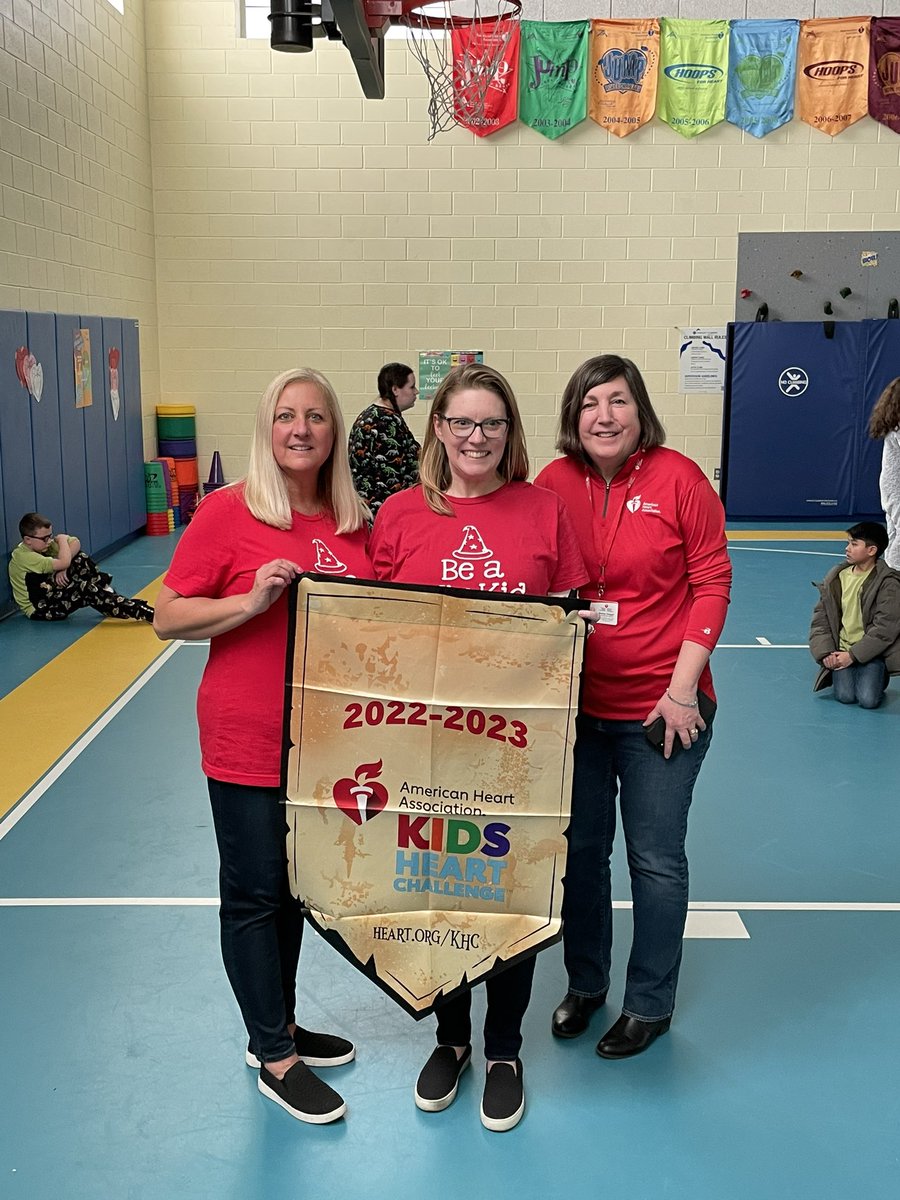 ParilloSusan's tweet photo. Winsor Hill School celebrates the @KidsHeartChall @RIDeptEd https://t.co/lImCsXm4Xe