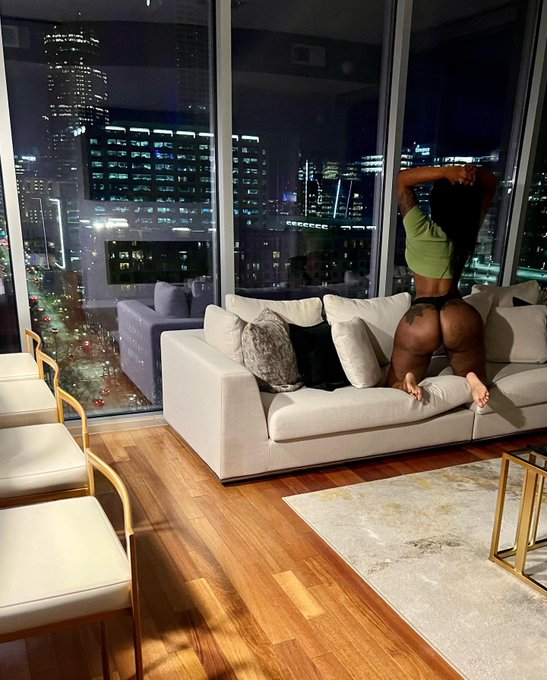 2 pic. How&rsquo;s the view 😏? #naijaprincess https://t.co/OhVzizah74