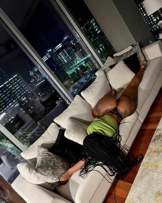 1 pic. How&rsquo;s the view 😏? #naijaprincess https://t.co/OhVzizah74