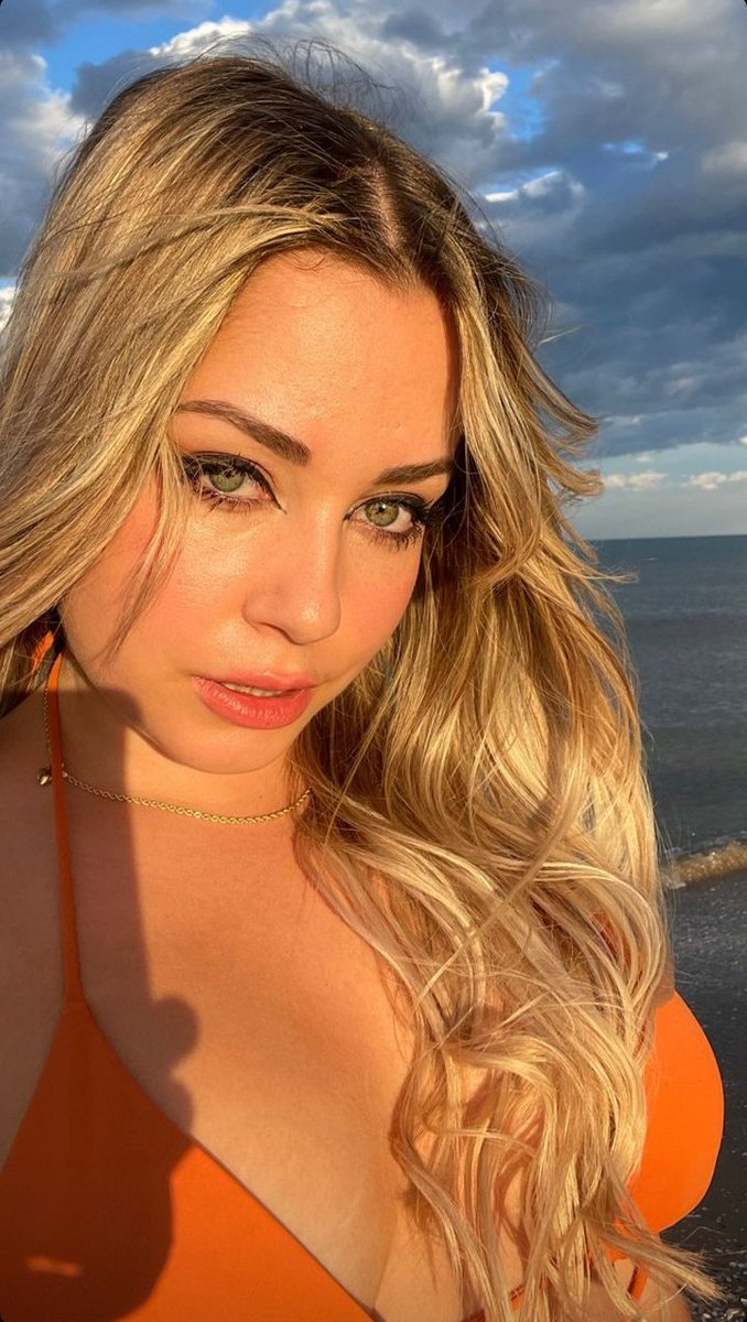 Paollaloiriinha's tweet photo. Ainda sobre a praia 🥰

#praiadenudismo
#brunardo
#PINTOAWARD 
#POPNIVAL 
#BUNDAAWARDS https://t.co/PBzXXRuM1x
