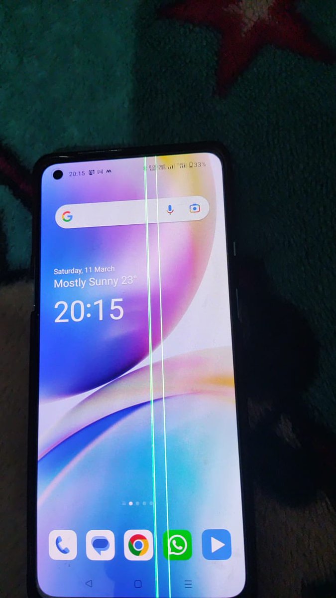 ujjwalksingh111's tweet image. After Android 13 update "two green parallel lines appears on screen" #boycottOnePlus