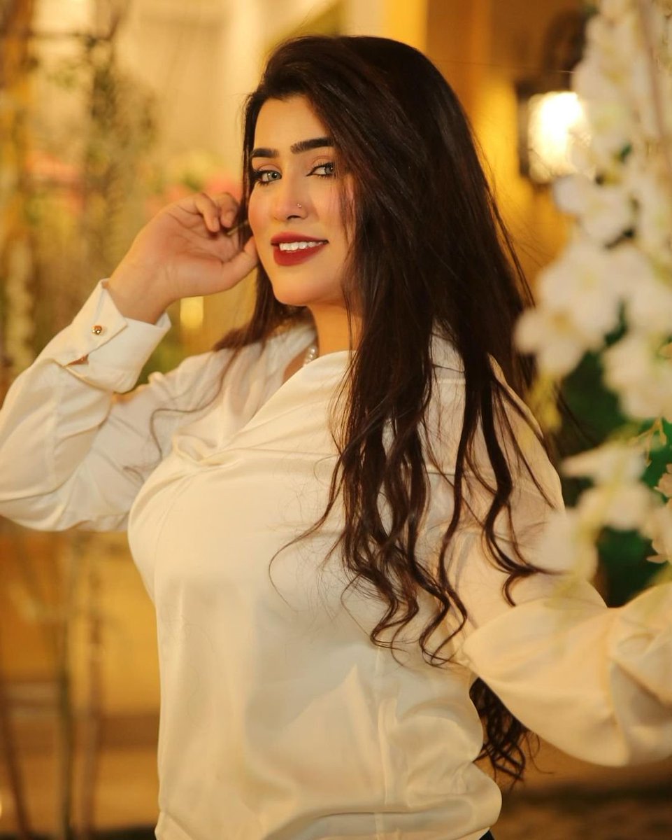 ShowbizAndNewz's tweet photo. #SamiaSheikh https://t.co/tAMujWHBII