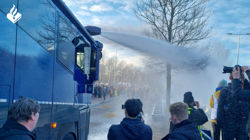 Politie Eenheid Den Haag tweet media