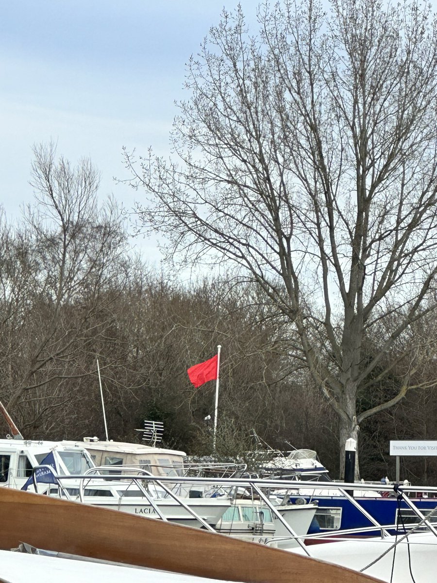 widebeamandwel1's tweet photo. Well we thought we were clear of river warnings but alas no back on red flag 🚩 #riverwarning #redflag #boatlife https://t.co/JuRFaJWgkK