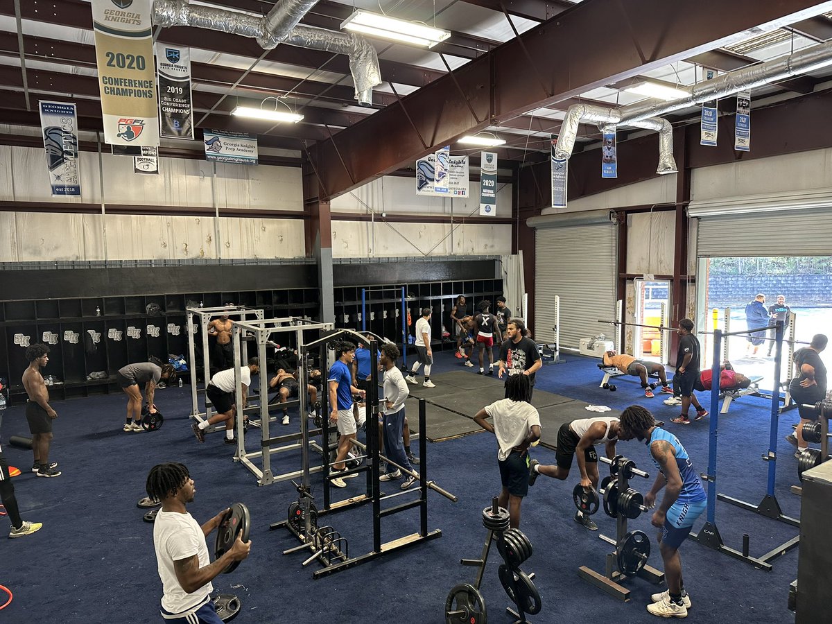 GeorgiaKnightsC's tweet photo. Hell of day in the weight room let’s go. We getting better. https://t.co/0mJ3TW9qIV