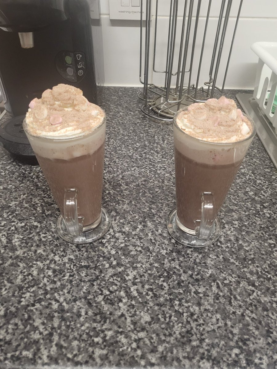 CSensibly's tweet image. I do enjoy a good hot choc homemade got the special glasses 😋