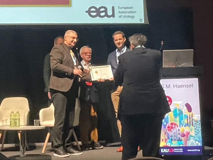 UkgmMarburg's tweet photo. Congrats to Hendrik Heers from our Department of #urology for winning the #EAU23 Helmut Haas Award for the abstract "#Endoflifecare: Preferences of patients with advanced urologic malignancies". Well done Hendrik!👏👍🥳 https://t.co/36LjPvEYML https://t.co/ih95nTwp1g
