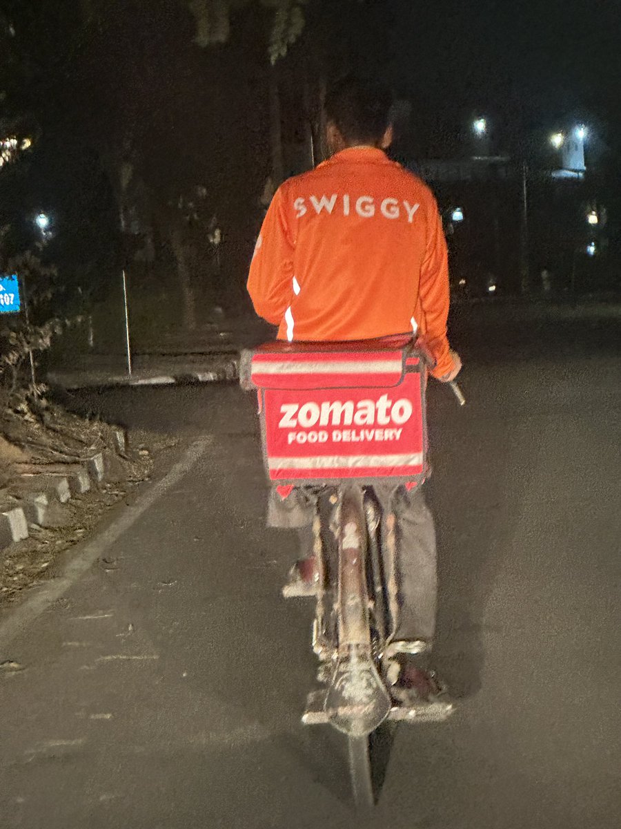 link2robin's tweet photo. Who will pay his Salary ? 
@zomato @Swiggy https://t.co/m2gN5dCwLV