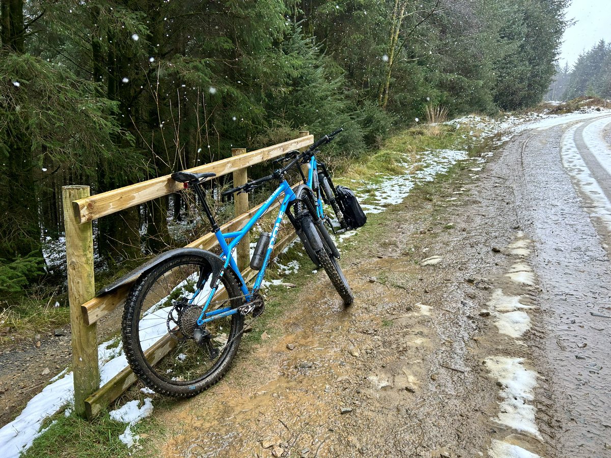 P_HEDGEHOG's tweet photo. A snowy beast. Ridden with hardtail and a hangover 🤕 a winning combo. Then it started snowing 😂 #mtb #walesneverfails #cyb #bfemax https://t.co/I6NWxaIbcQ