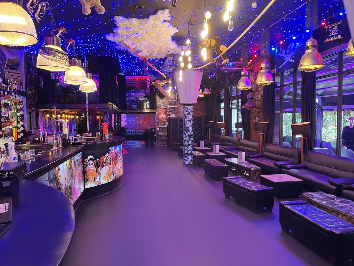 MarcZayat's tweet photo. *AFFORDABLE REHEARSAL SPACE* 

Hey Theatre Twitter please retweet to get the word out. 

£8 per hour and bundle deals on weekly bookings!

opposite Bromley South station: St Mark's Square, Bromley BR1 1DS

huge space with multi level meeting and rehearsal spaces.

DM for bookings https://t.co/DPFvn5N2dP