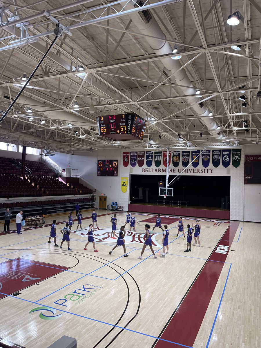 Big thank you to @Bellarminehoops for letting us practice this morning to get ready for Rupp! Not a bad looking scoreboard either😎

#DawgLife #RoadToRupp #WeRunThe7th