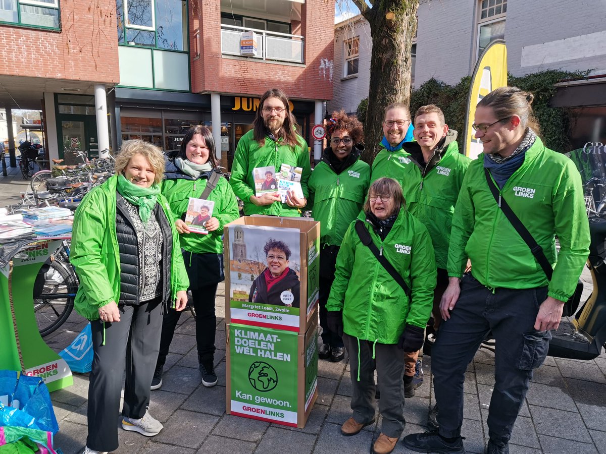 MaartenSchrode1's tweet image. Vanmiddag de weereens zichtbaar geweest voor @GLOverijssel en @WNDODelta Deze keer in Assendorp. Moge de provincie maar Groen kleuren en Linksaf slaan. #psov #verkiezingen2023 #KanGewoon