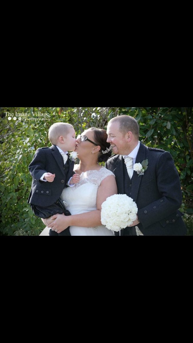c3kdd's tweet photo. 5 years ago today we said “I do” 💙💚 https://t.co/zftNqThnFH