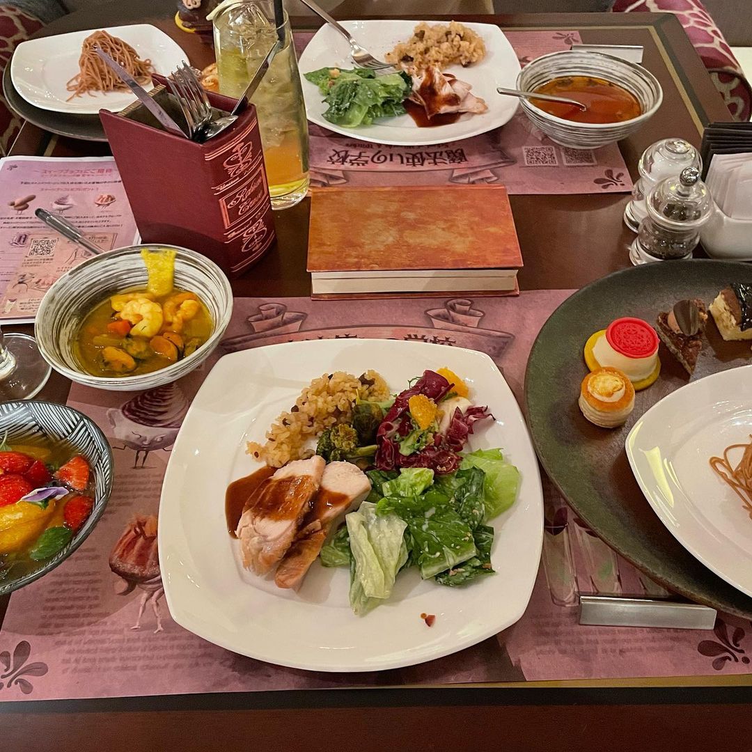 seftiherina's tweet photo. 今日は仲直りの姉妹が外で夕食を食べて楽しかったです🥰😊

#夕食 #おいしい #グルメ #楽しい #いい姉妹#甘いもの #麺料理 #ケーキ https://t.co/wMT6KqLb1m