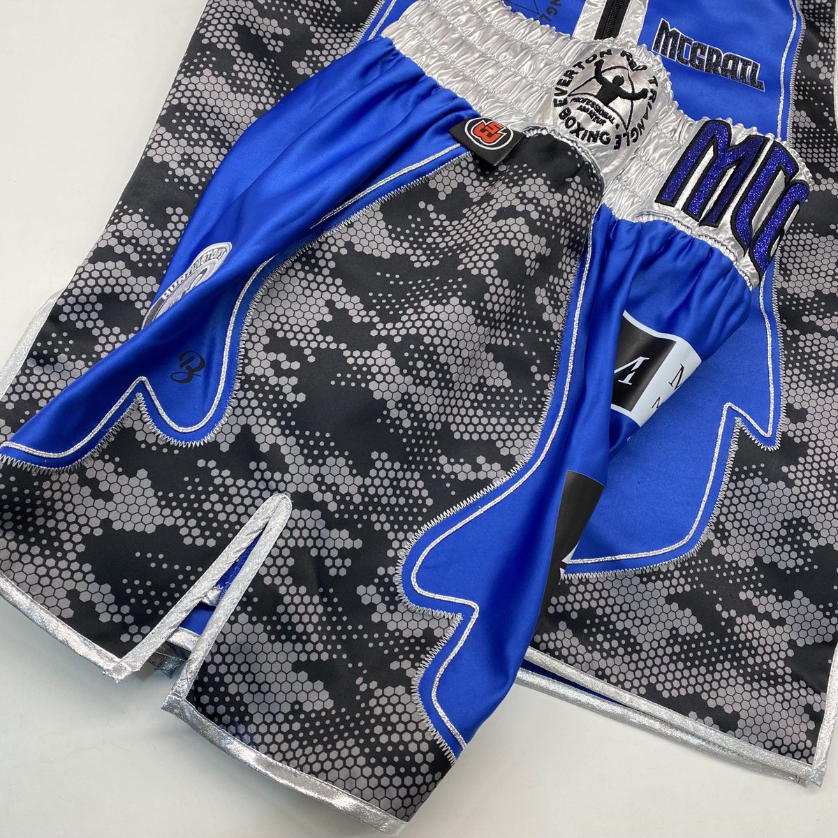 McGrail rocking the camo and blue tonight in Liverpool 🥶

Contact the SW design team to order your own custom made kit 🥊

#Boxing #SuziWong #BoxingShorts #Boxen #Boxeo #BoxingTrunks #FightNight #MatchroomBoxing #LiverpoolBoxing #BoxingHype