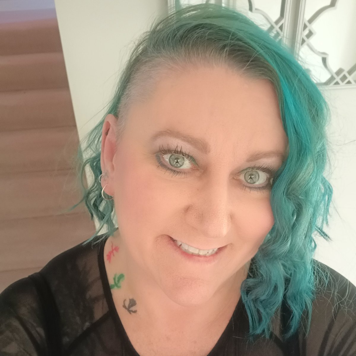 dragontatlisa's tweet photo. #NewProfilePic ready for going OUT out 😉🍻😁 #Fife #daysesh #kirkcaldypubcrawl https://t.co/HUzAKBRhHe