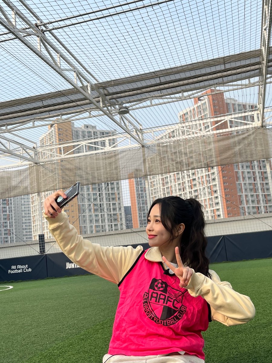 hyotext's tweet photo. [230311] 🐰📸 - 19:10 https://t.co/V7LffzRLNc