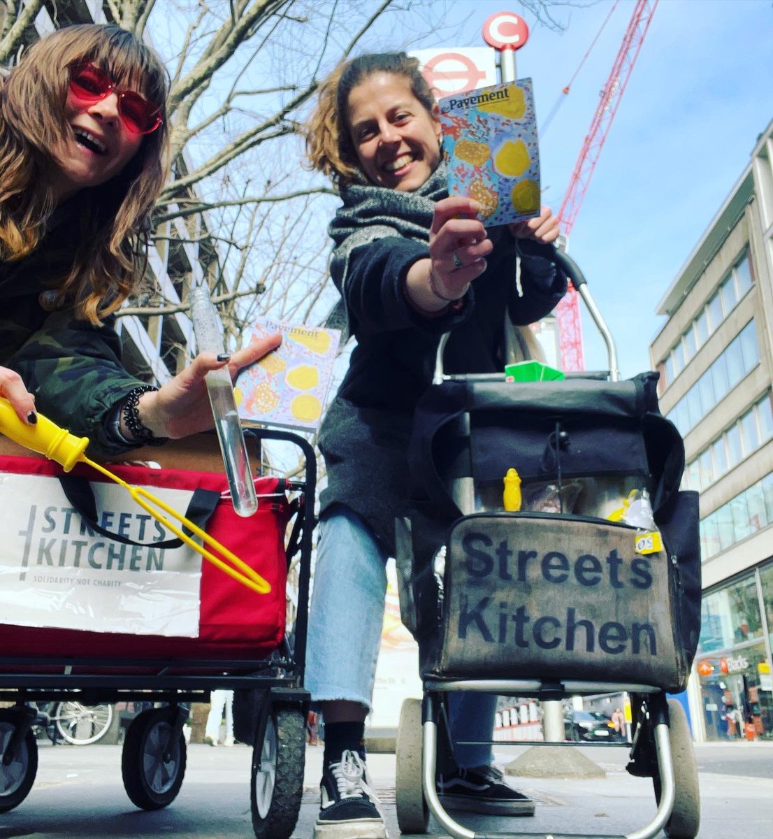 streetskitchen's tweet photo. So good to be out with our family @our_moh in Camden this morning! 🤟 Spreading joy 🫧and checking on SWEP ✊
We served 93 breakfasts in only a small area of the borough 💔🤬
And massive thanks to @thepavementmagazine so needed! 🥰
#homelesstaskforce 
#solidaritynotcharity https://t.co/vnEeOBuXMf