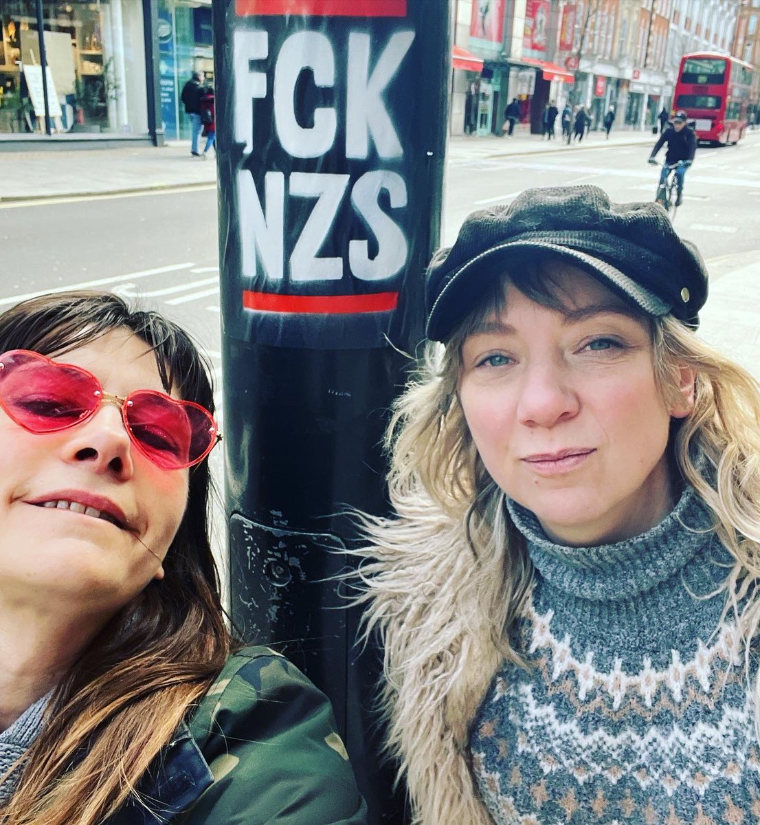 streetskitchen's tweet photo. So good to be out with our family @our_moh in Camden this morning! 🤟 Spreading joy 🫧and checking on SWEP ✊
We served 93 breakfasts in only a small area of the borough 💔🤬
And massive thanks to @thepavementmagazine so needed! 🥰
#homelesstaskforce 
#solidaritynotcharity https://t.co/vnEeOBuXMf