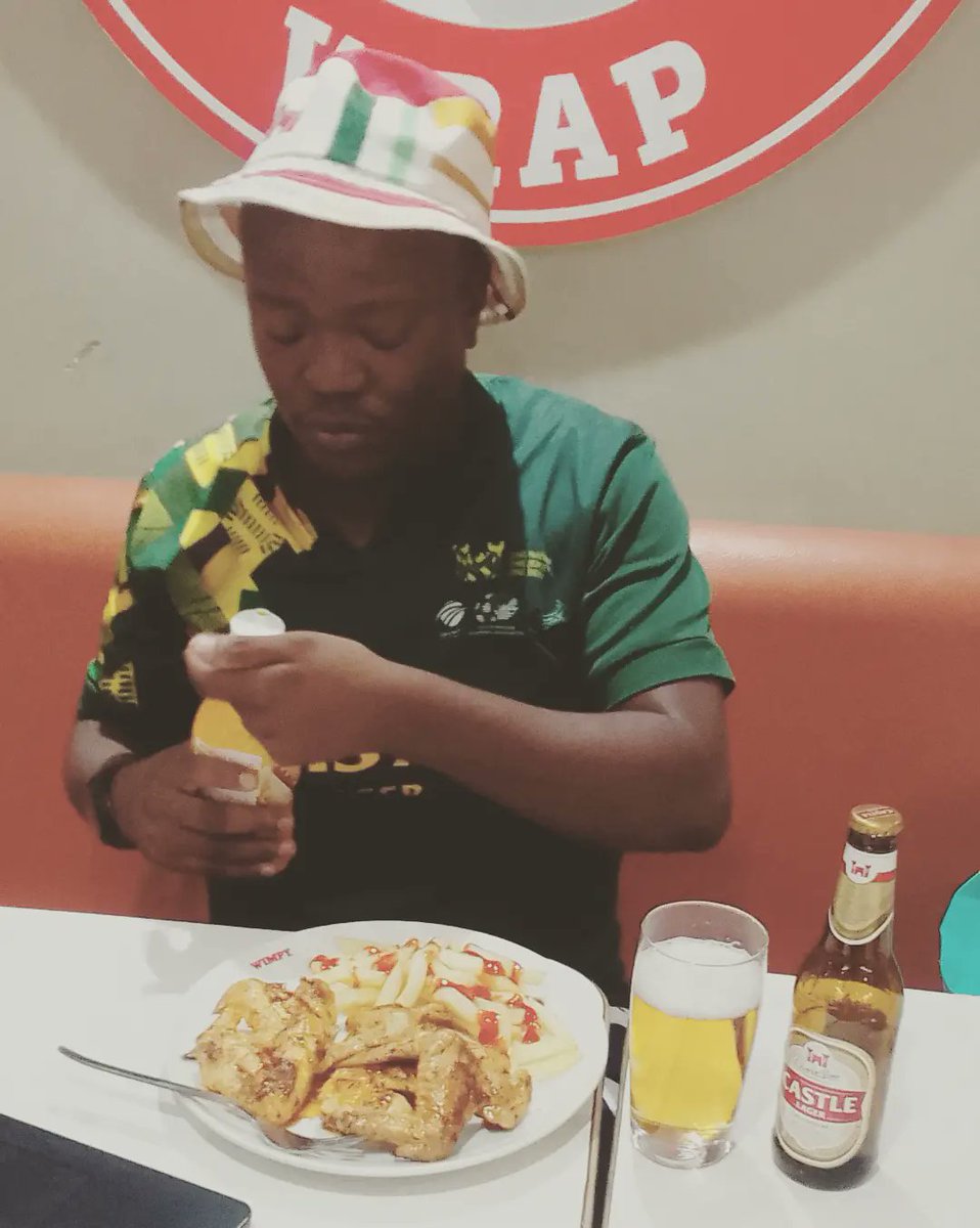 Skhura101's tweet photo. Fixing the Cow'n'Tree one @CastleLagerSA at a time. 🇿🇦 #CastleLager #iNqaba #CharlesGlass https://t.co/qh9Tp2Ycrx