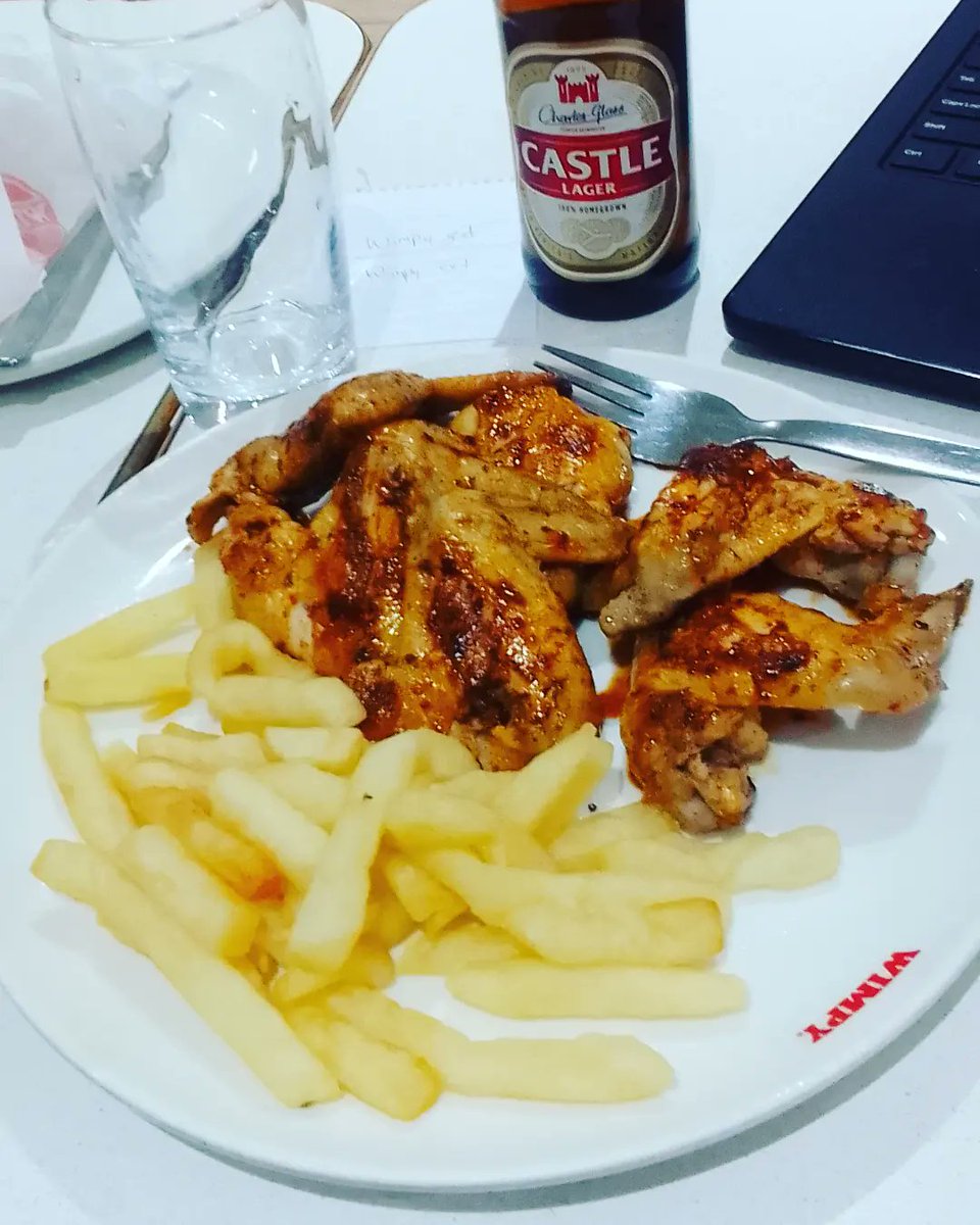 Skhura101's tweet photo. Fixing the Cow'n'Tree one @CastleLagerSA at a time. 🇿🇦 #CastleLager #iNqaba #CharlesGlass https://t.co/qh9Tp2Ycrx