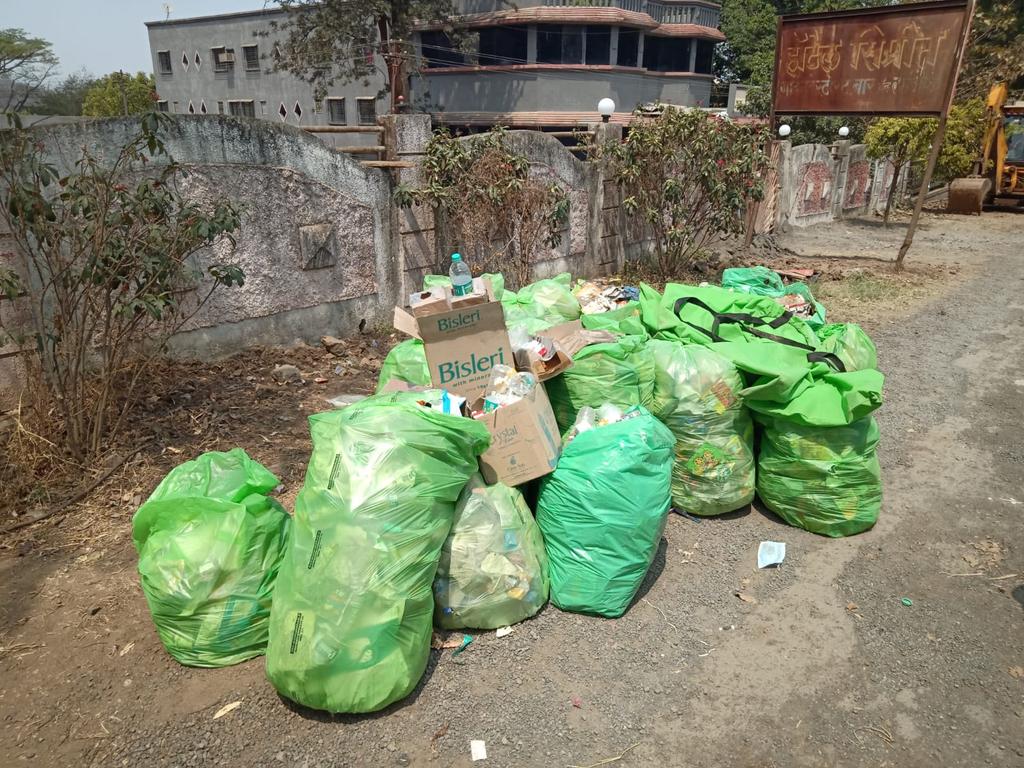 Pune_Go_Green's tweet photo. Glimpse of Today's Sinahgad fort cleanup drive in association with Adhar Poolawalla Clean initiative and TCS maitree.

Huge amounts of plastic trash collected and taken aways for recycling.

#PlasticPollution #plastic #saveenvironment
#self4society
@adarpoonawalla 
@MahaForest https://t.co/tJ55OBBdS4