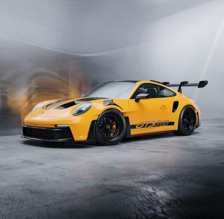 Oscarol95842891's tweet photo. #Porsche 💛🪄 https://t.co/6lLw56V5l2