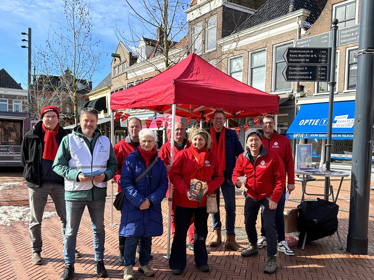 Vandaag waren te vinden op de Markt in Steenwijk🤩🌹 #PvdA #verkiezingen2023 samen met <a href="/WNDODelta/">Water Natuurlijk Drents Overijsselse Delta</a> <a href="/pvdaoverijssel/">PvdA Overijssel</a>
