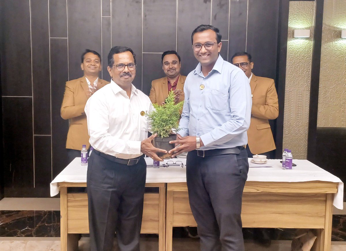 casagargarg7's tweet photo. Felicitation by Saturday Club Global Trust (A business club) for My appointment as Treasurer and CA Student cell Chairman of Dhule Branch of WIRC of ICAI
#wicasadhule #wicasa #treasurer #icai #felicitation #theicaiofficial https://t.co/i6QNnllvLH